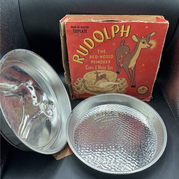 1939 Bake King Rudolph Red Nosed Reindeer 8-Piece Cake & Mold Set Complete Set - Picture 5 of 12